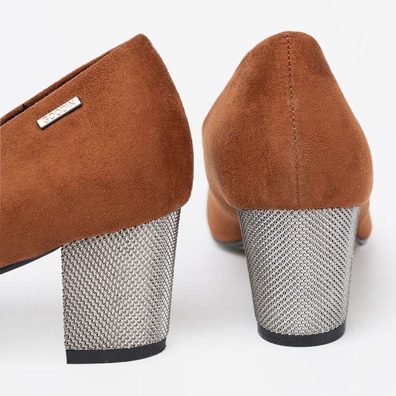 Goodin Bruna pumpar med en dekorativ silverhäl 1