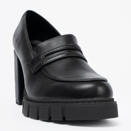 Shelvt Svart loays på ett inlägg med en fångstsula 1