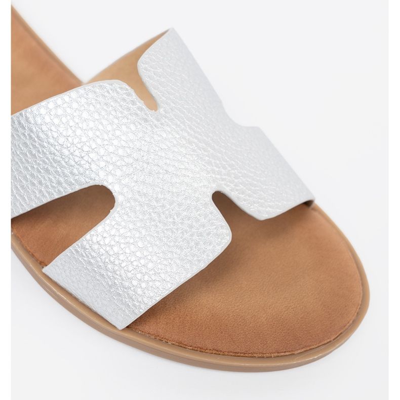 Shelvt Silver kvinnors tofflor med utskärningar silver- 1