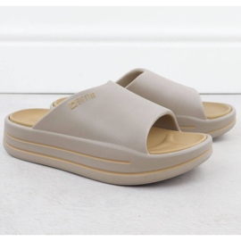 Slipare på Big Star -plattformen i SS274424 INT2152A 2