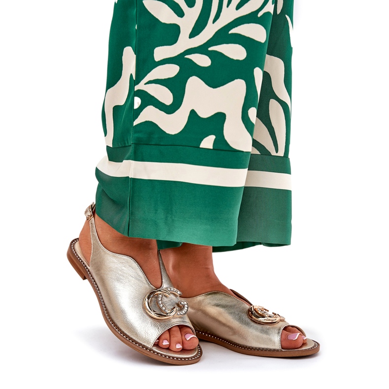 Flat -hanterade lädersandaler med dekorationen av Laura Messi 2865 Zlotys gyllene 1