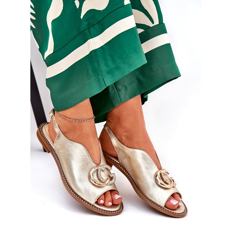 Flat -hanterade lädersandaler med dekorationen av Laura Messi 2865 Zlotys gyllene 4