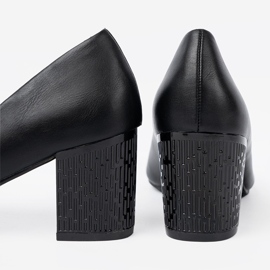 Goodin Svarta pumpar på en spektakulär stolpe 1