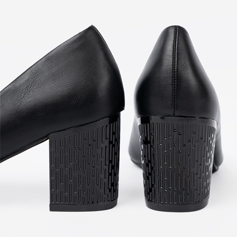 Goodin Svarta pumpar på en spektakulär stolpe 1