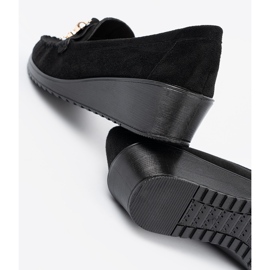 Shelvt Svarta mocka skor med en dekorativ nallebjörn 1