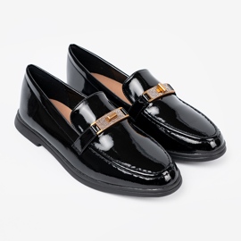 Shelvt Eleganta lackerade loafers med en gyllene dekoration svart 1