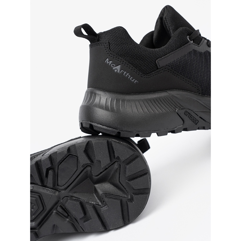 Shelvt Svarta sneakers med en textilmets McArthur -övre 1