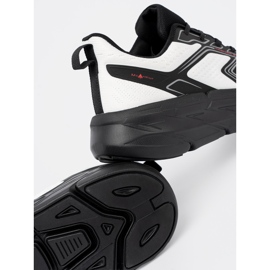 Shelvt Bekväma vita och svarta sportskor med en nätstruktur McArthur 2