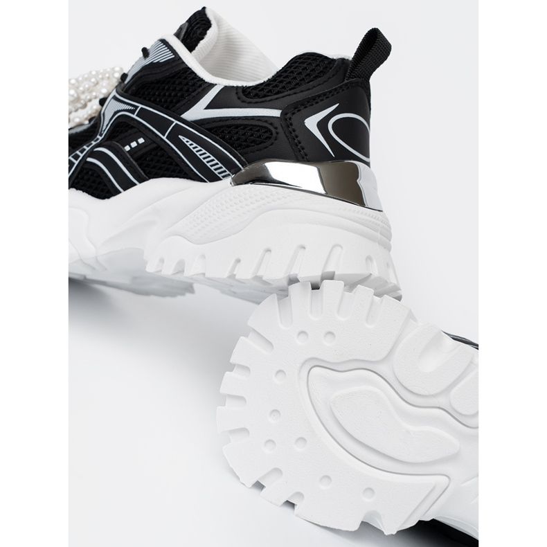 Shelvt Svarta sneakers med en vit båge och pärlor 1