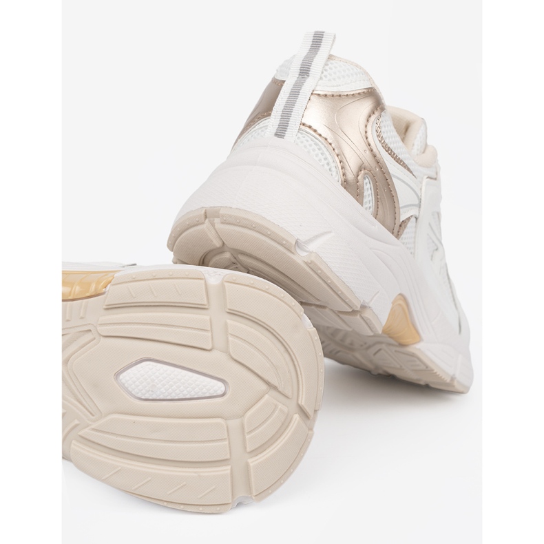 Shelvt Vita sneakers med beige och guldinsatser 1