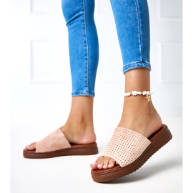 Rosa tofflor med genombruten ovandel från Idabel 2