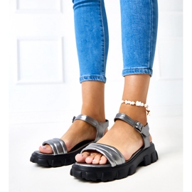 Gråa sandaler med massiv Meredi-sula 2