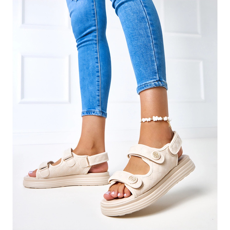 Beige sandaler med justerbara skäggbälten 2