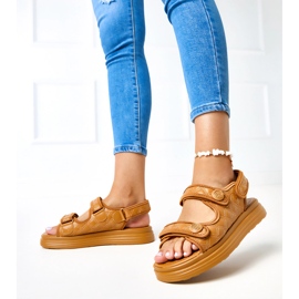 Bruna sandaler med justerbara skäggbälten 2