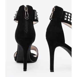 Shelvt Sandaler på en svart stift med zirkoner 1