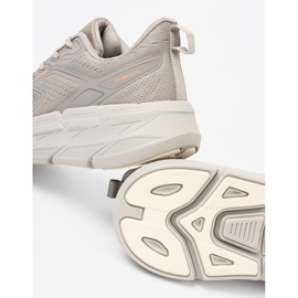 Shelvt Bekväma grå sportskor med nätstruktur McArthur 2