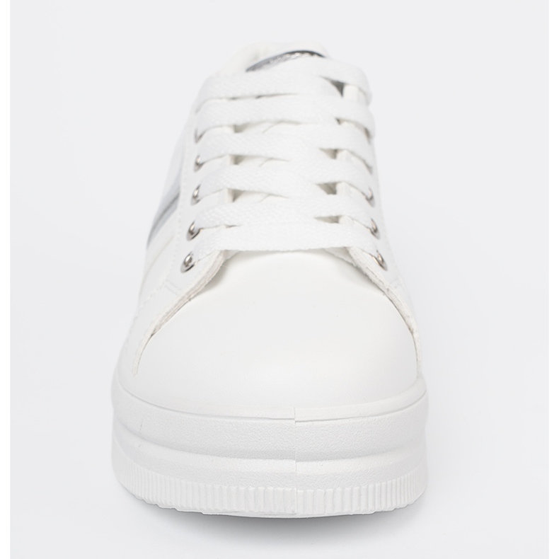Shelvt Vita sneakers med en metallisk silver accent 1