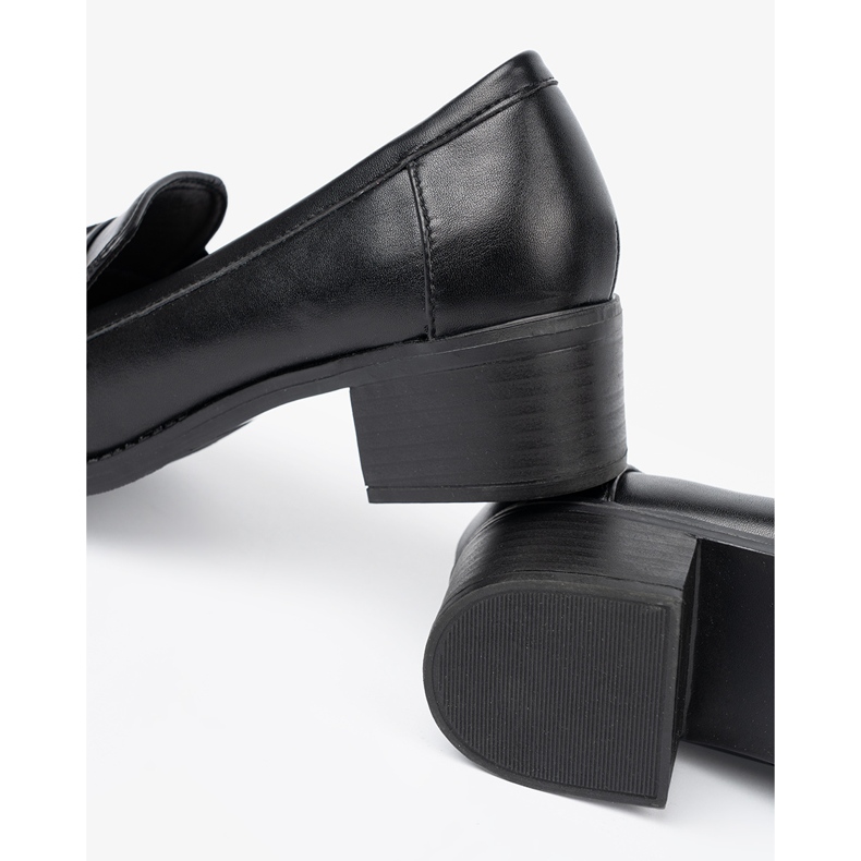 Shelvt Svarta kvinnors skor med ett elegant spänne 1