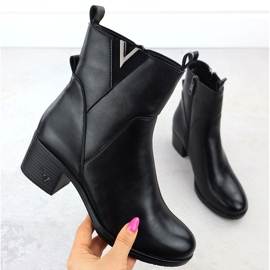 Kvinnestövlar på posten isolerad svart Vinceza 58581 1