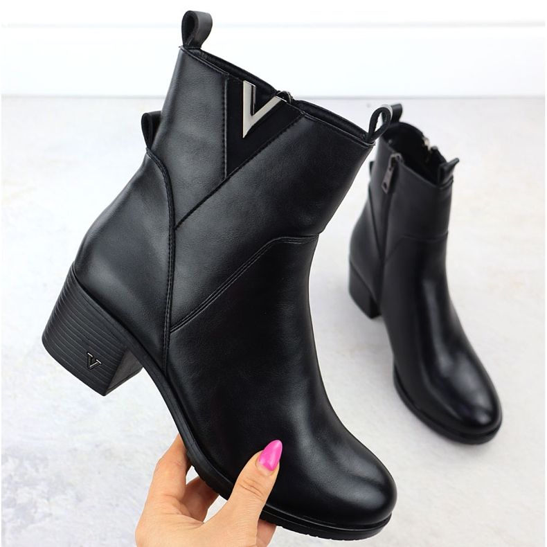 Kvinnestövlar på posten isolerad svart Vinceza 58581 1