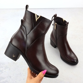 Kvinnestövlar på posten isolerade Brown Vinceza 58581 brun 1