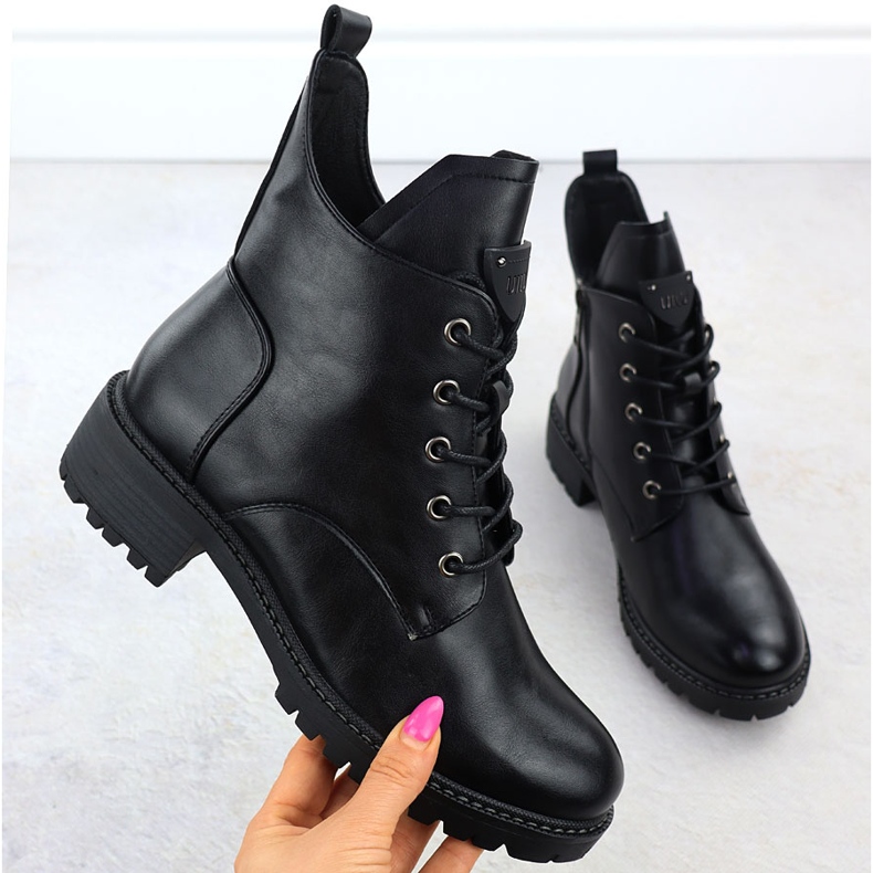 Kvinnstövlar isolerade svarta Vinceza 58609 1