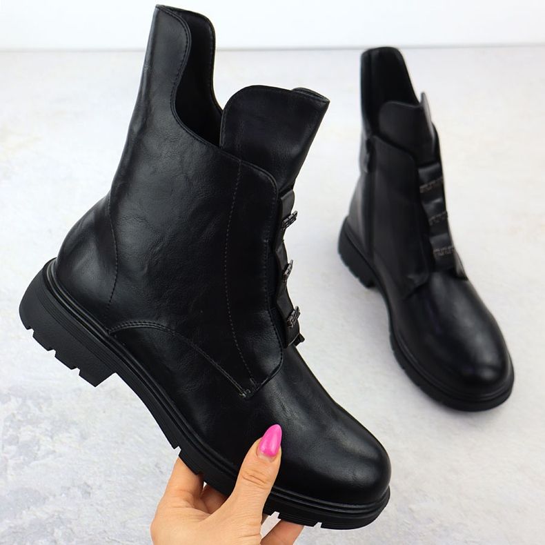 Flat-klackade kvinnors stövlar isolerade svart Jezzi MR2501-4 1