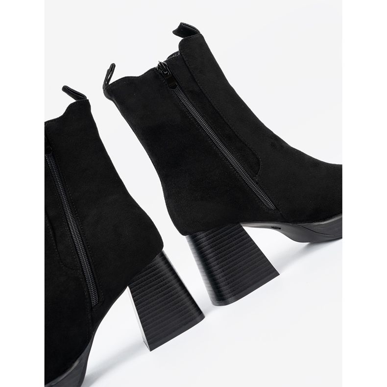 Shelvt Eleganta stövlar på stolpen med flexibla insatser svart 2