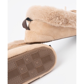 Shelvt Varma beige tofflor som loafers med en båge 1