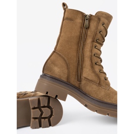 Shelvt Klassiska mockaarbetare i en nyans av brunt 1