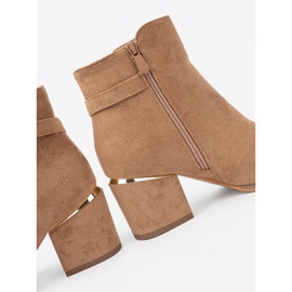 Shelvt Snygga stövlar i en ljusbrun nyans med gyllene detalj 1