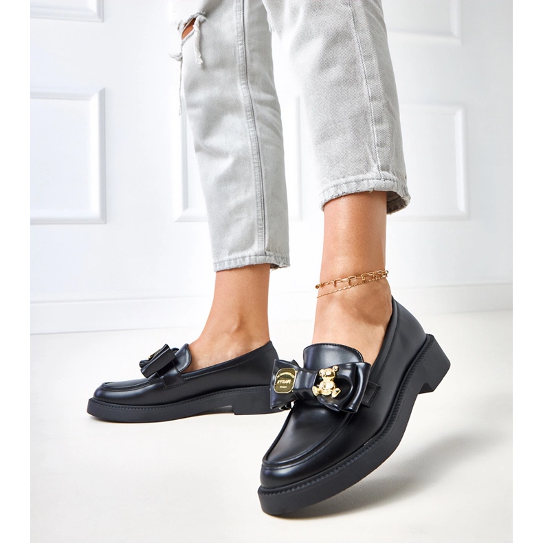 Svarta loafers med en båge och teriwa nallebjörn 2