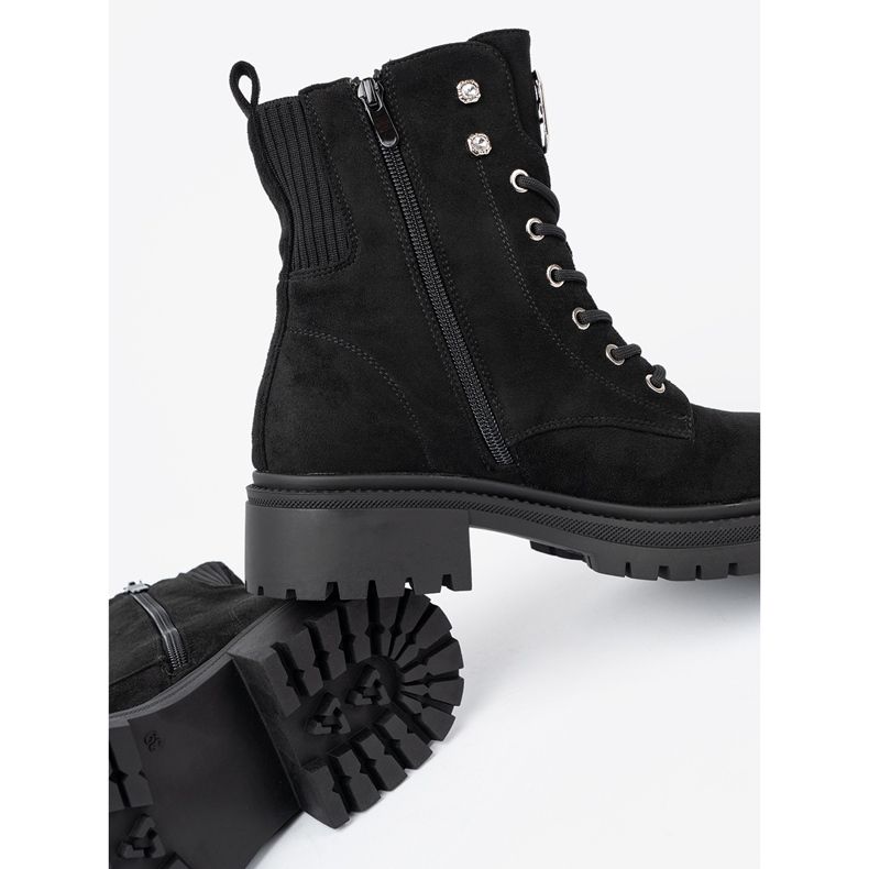 Shelvt Eleganta svarta arbetare med glänsande kristaller 2