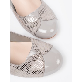 Shelvt Grå pumpar med silverdekoration silver- 1