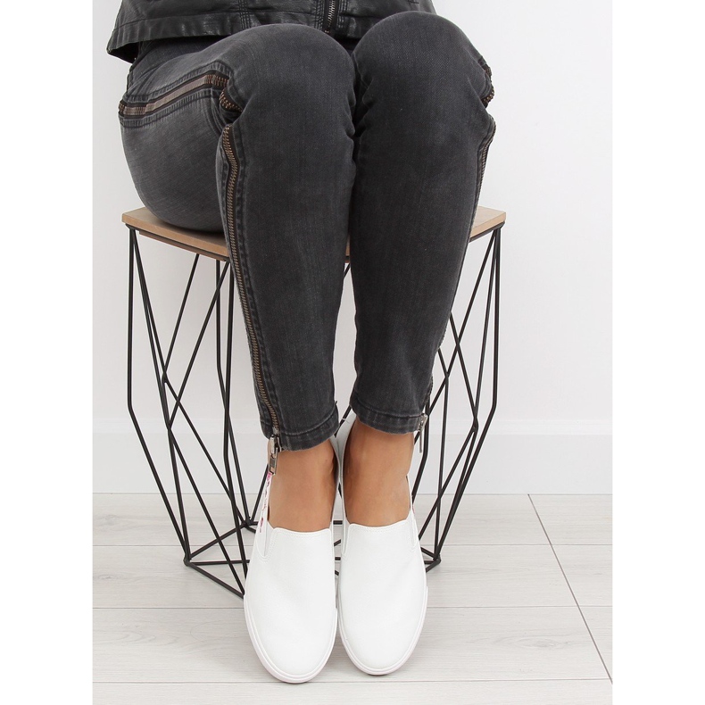 Slipons med delikat vit broderi g1204a Vit 1