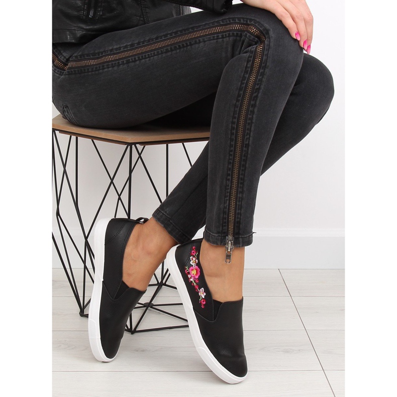 Slipons med delikat svart broderi g1204a Svart 2