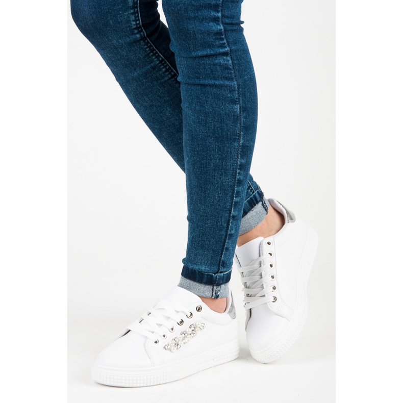 Vita sneakers med pärlor 1