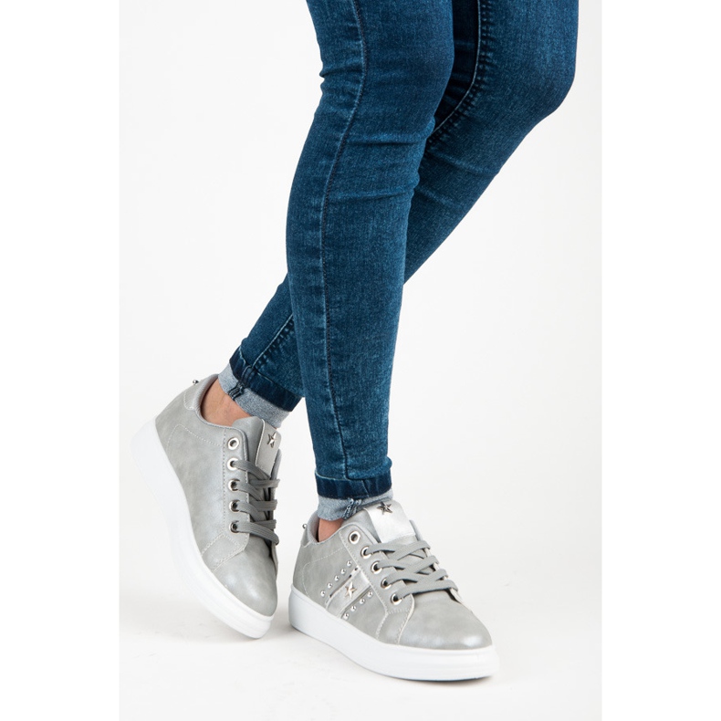 Silverknutna sneakers grå 2