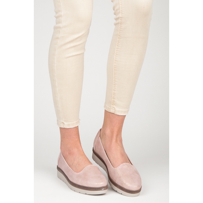 Vinceza Lordsy på plattformen rosa 2