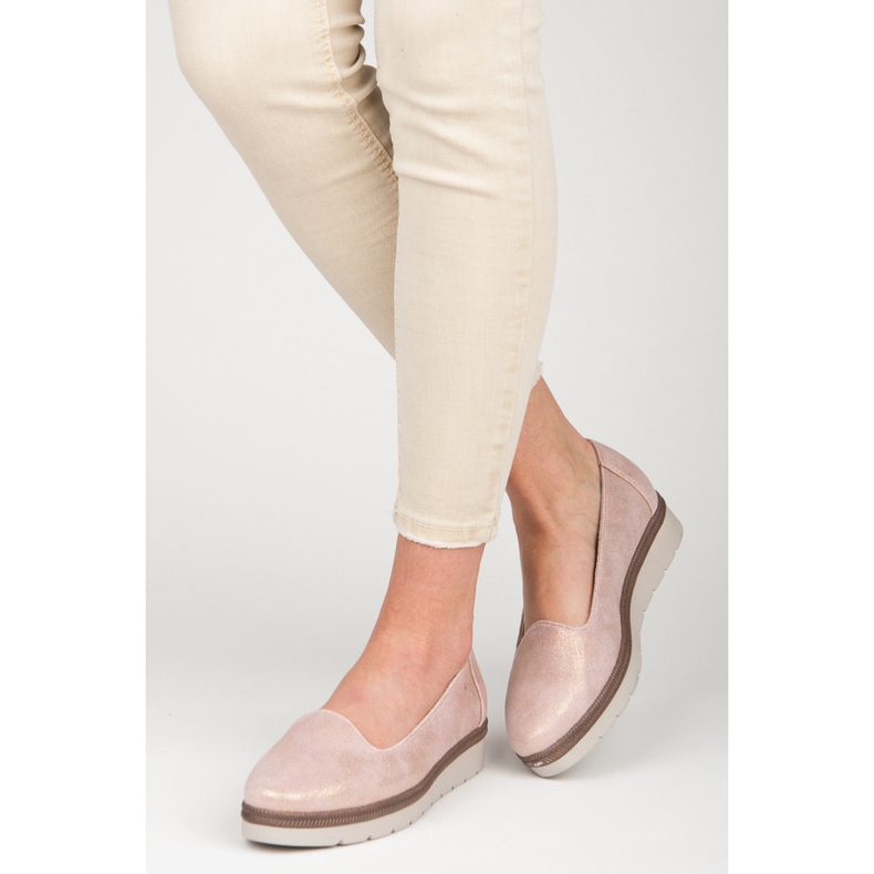 Vinceza Lordsy på plattformen rosa 1