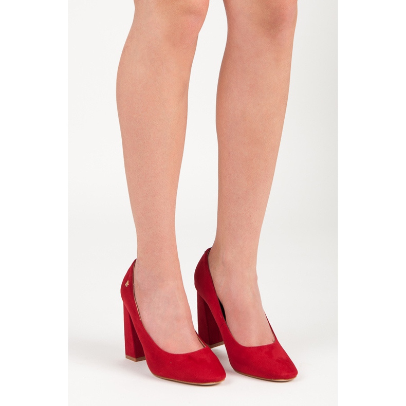 Vices Röda pumps på stolpen 1