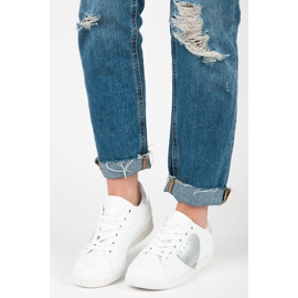 Vita sneakers med hjärta 2