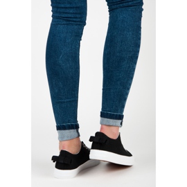 Svarta Sneakers Med En Rosett 2