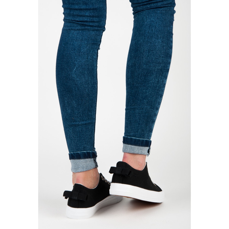 Svarta Sneakers Med En Rosett 2