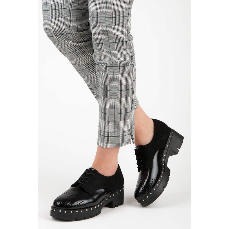 Kylie Stensvarta skor 2