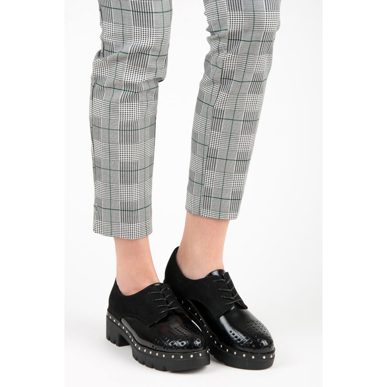 Kylie Stensvarta skor 1