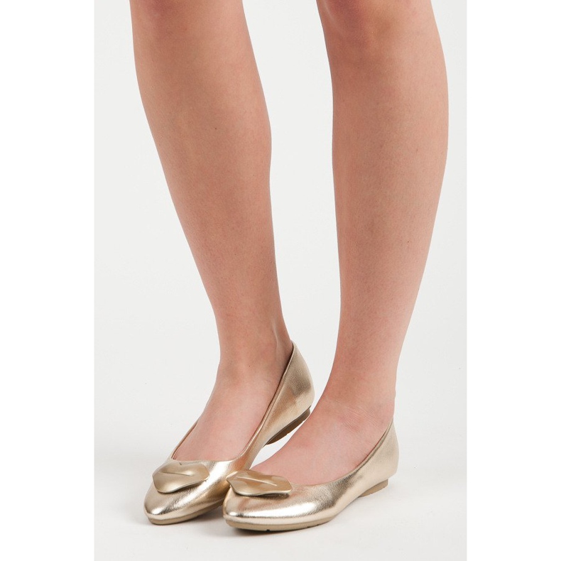 Fama Ballerina kyssar gul 1