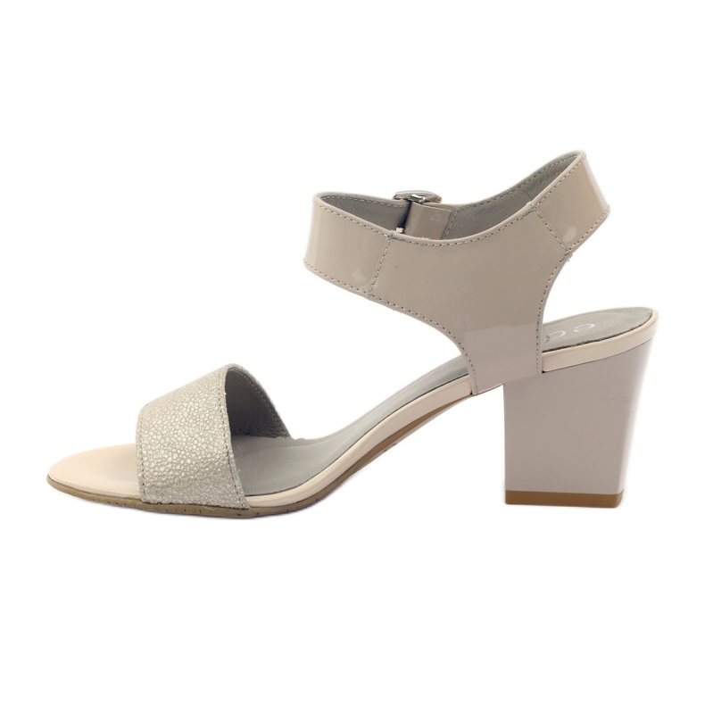 Sandaler lackerade på Edeo 3184 stolpen beige 2