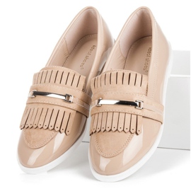 Ideal Shoes Beigelackade loafers 1