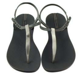 Sandiga flipflops Ipanema 82283 grå silver 4